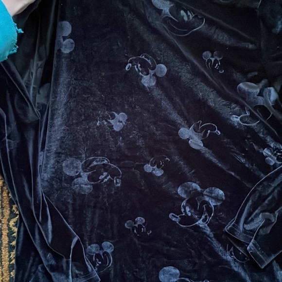 ⭐️ 3 for 20! Vintage Disney Mickey Mouse velvet top - Picture 2 of 3